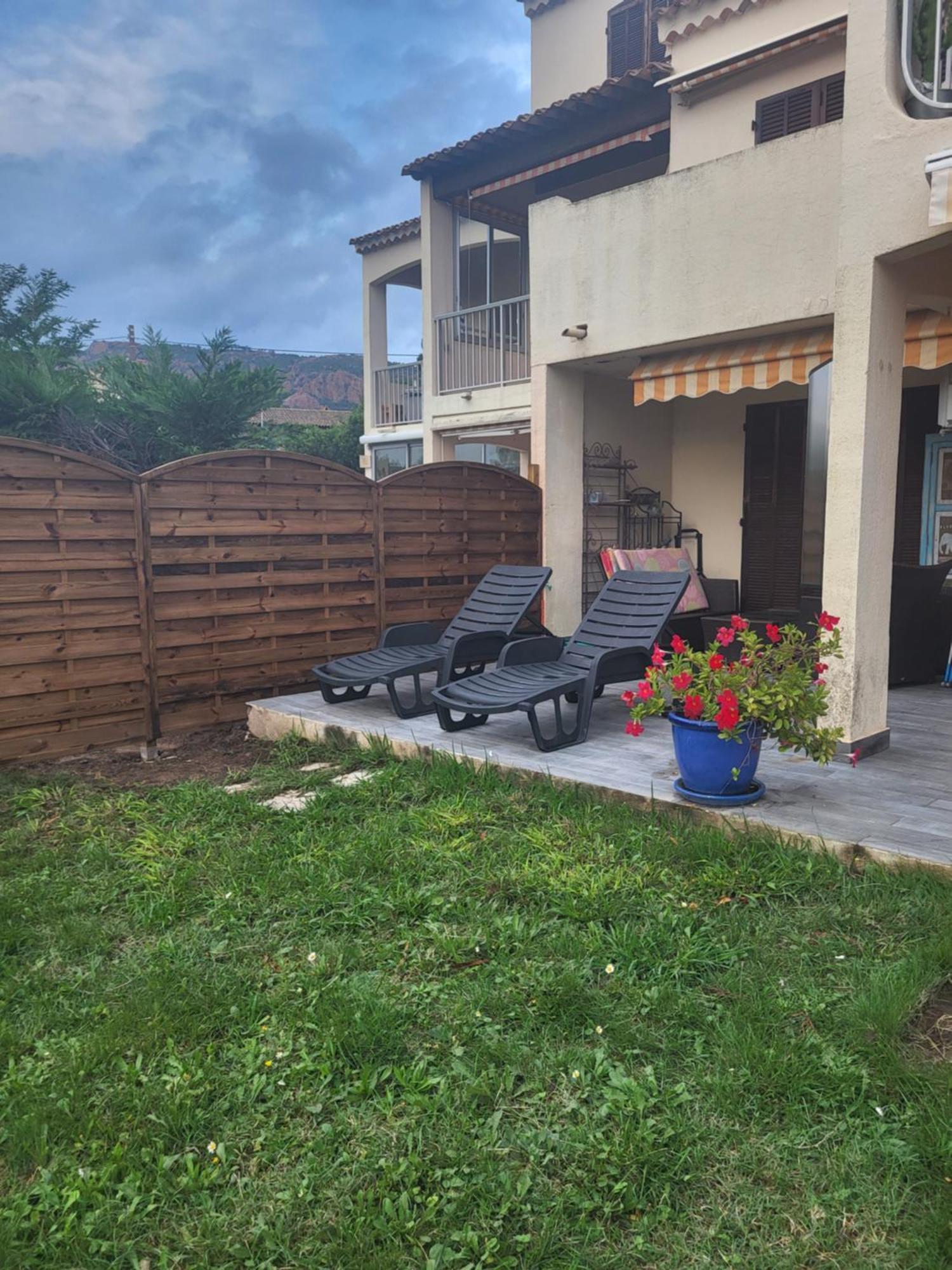 Agay Le Pti Bonheur 60M2 Rez De Jardin, En Bord De Mer Saint-Raphaël Dış mekan fotoğraf